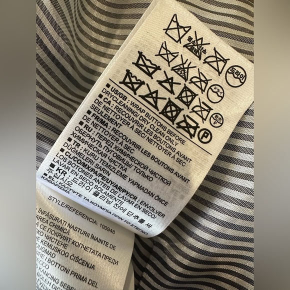 Banana Republic Navy Cutaway Blazer. Size 00 Petite. - Picture 8 of 8